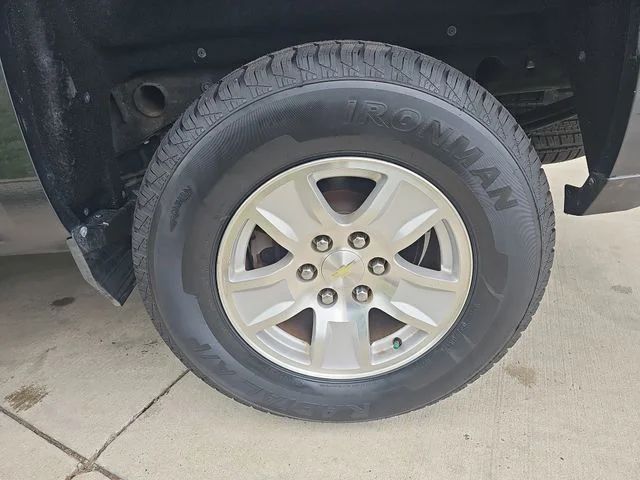 Used 2018 Gray Chevrolet LT image 30