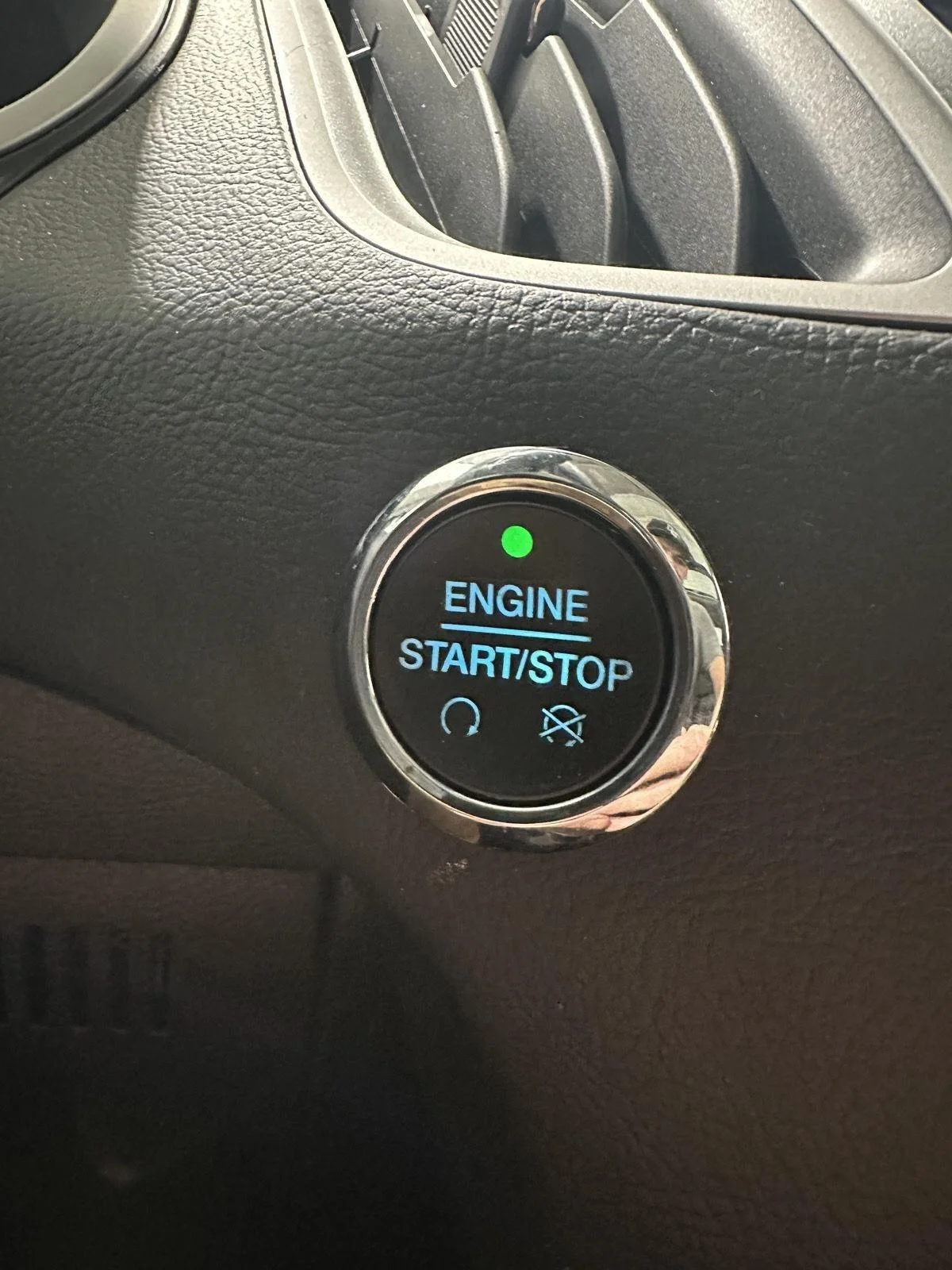 Used 2018 Magnetic Metallic Ford SEL image 15