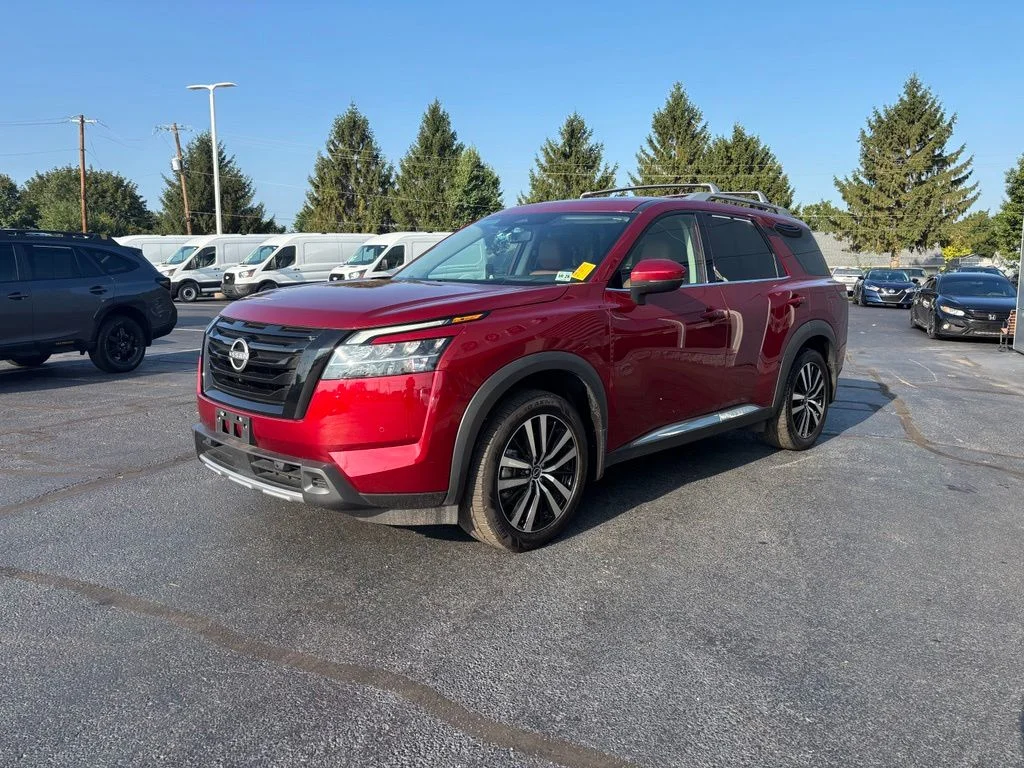 Used 2023 Red Nissan Platinum image 9