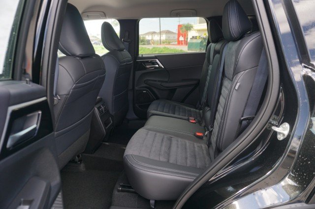 2025 Mitsubishi Outlander SE - Photo 21
