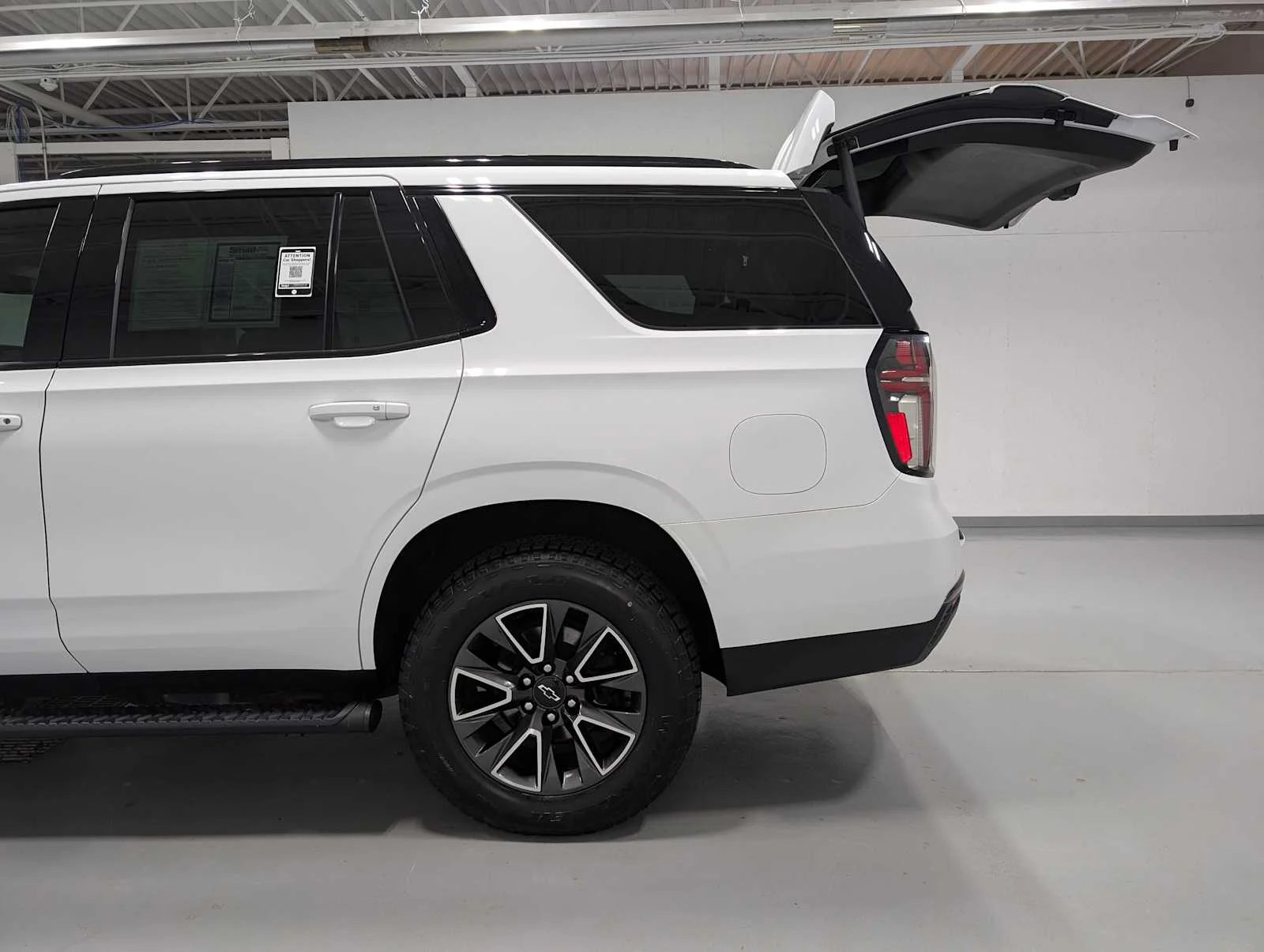 Used 2022 Summit White Chevrolet Z71 image 11