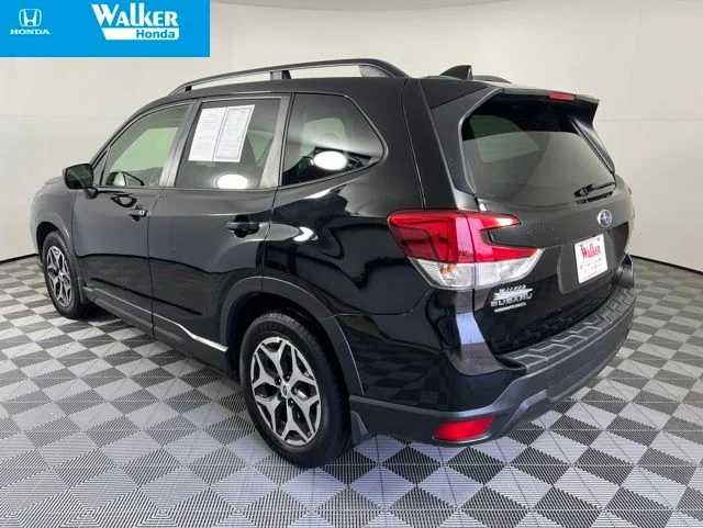 Used 2020 Crystal Black Silica Subaru Premium image 5