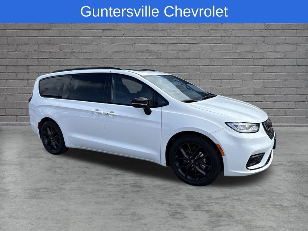 2026 Chrysler Pacifica Limited's photo