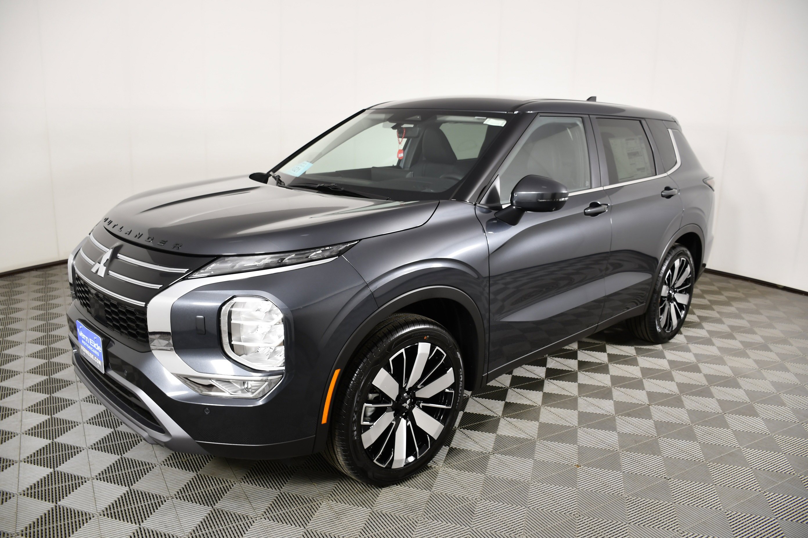 New 2026 Graphite Gray Mitsubishi SE image 10