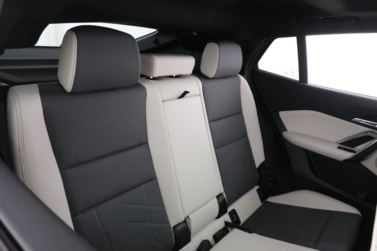 New 2027 Brooklyn Grey Metallic BMW xDrive28i image 39