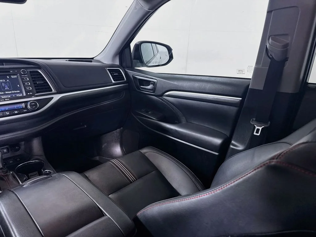 Used 2019 Blizzard Pearl Toyota SE image 22