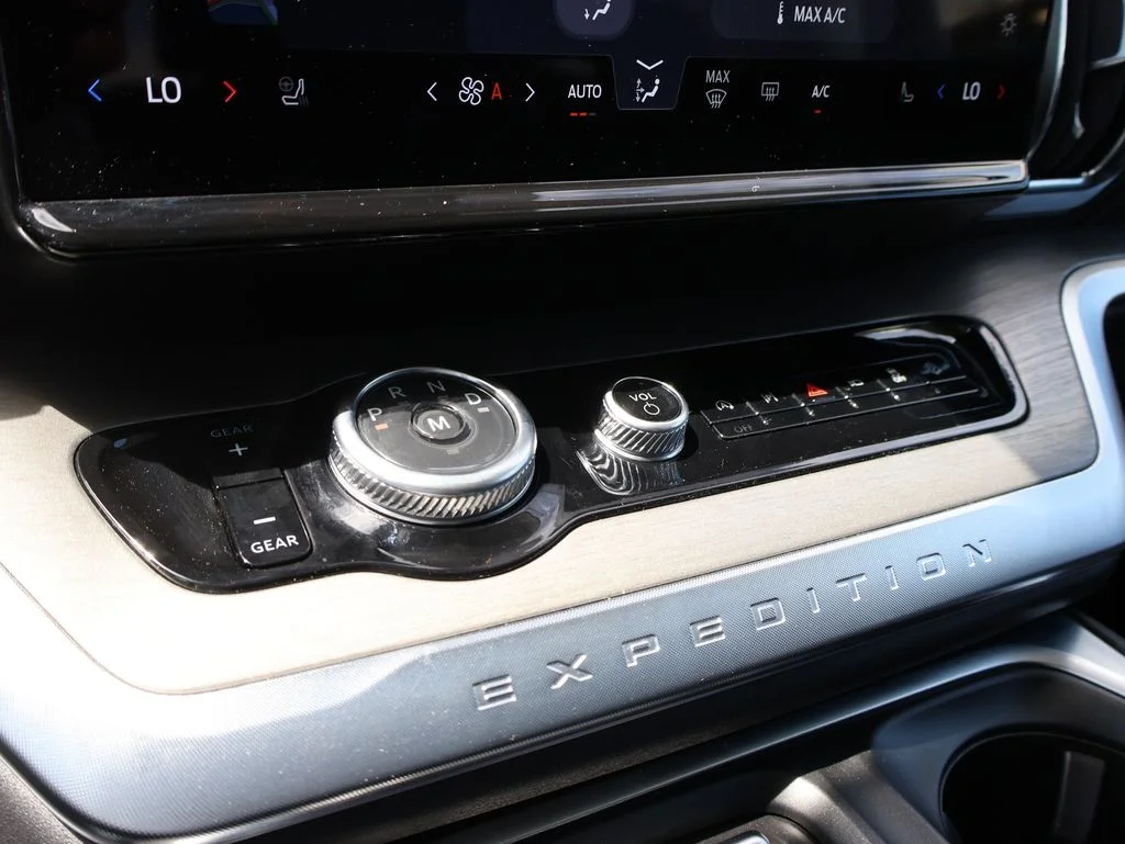 Used 2025 Black Ford Platinum image 41