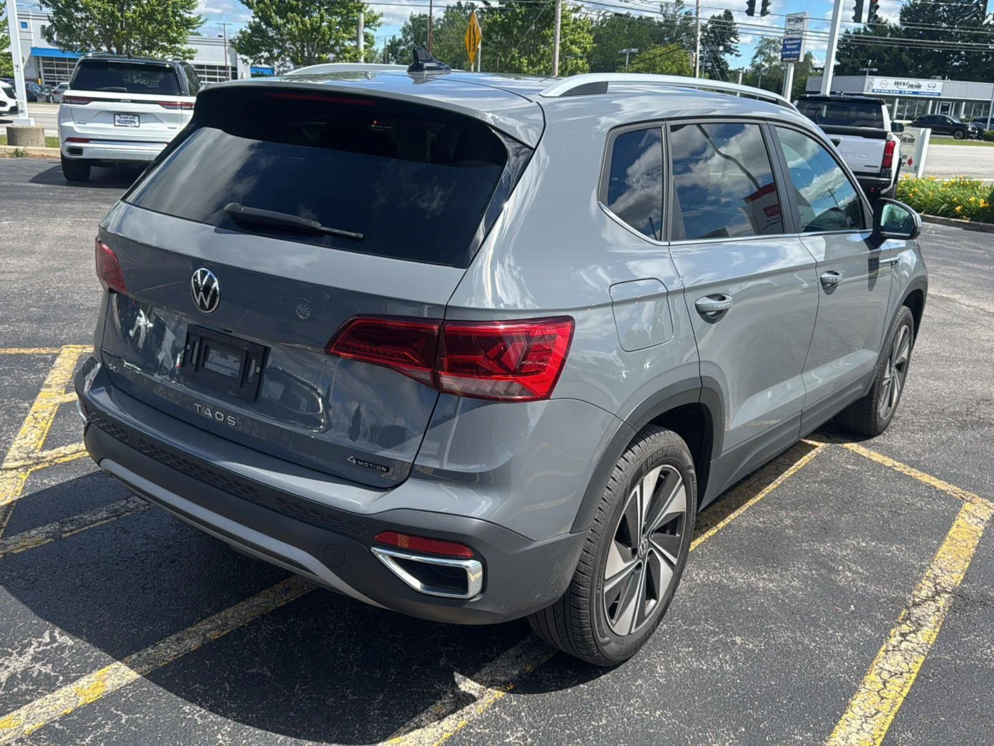 Used 2024 Platinum Gray Metallic Volkswagen SE image 6