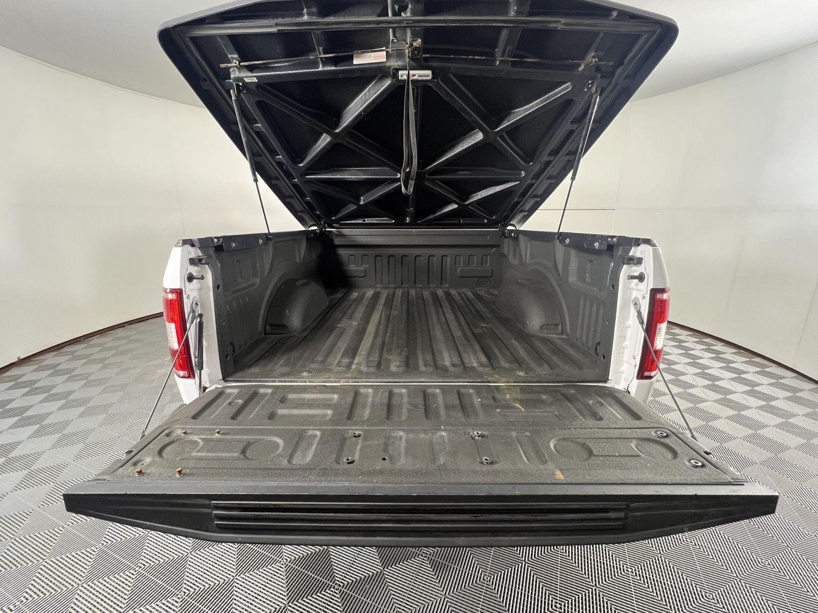 Used 2019 Oxford White Ford XLT image 21