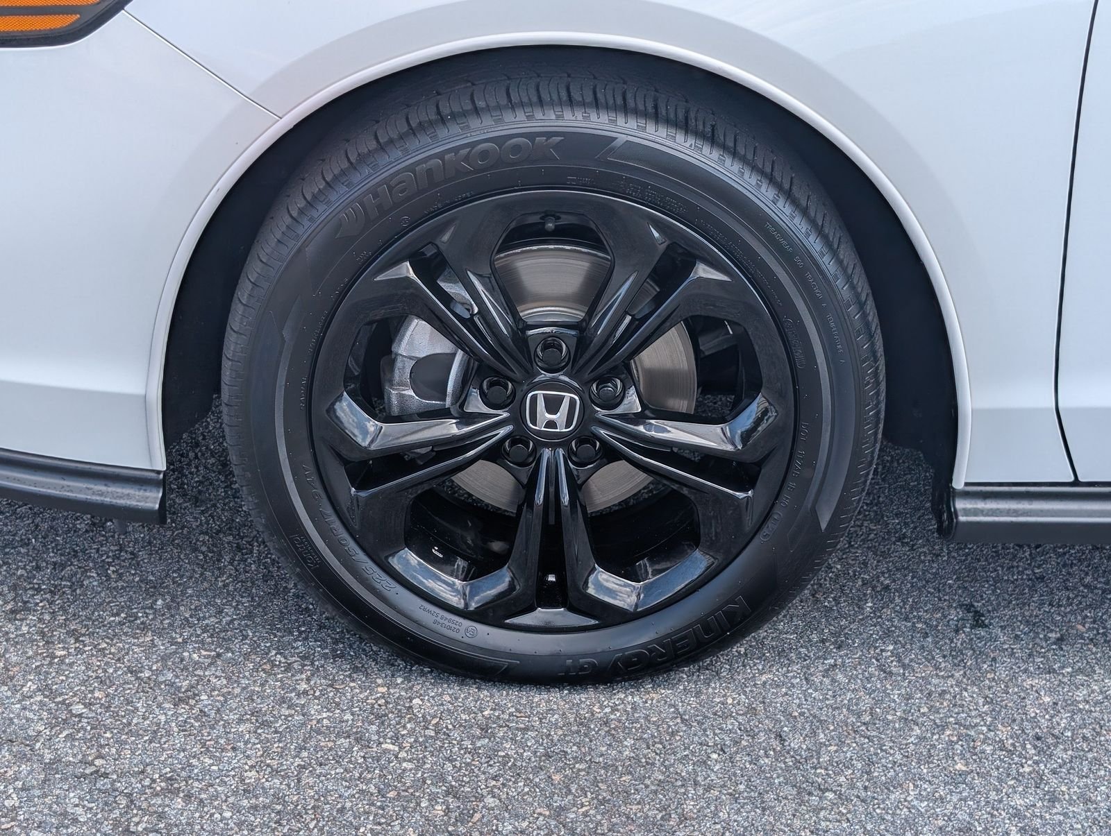 Used 2025 White Honda SE image 13