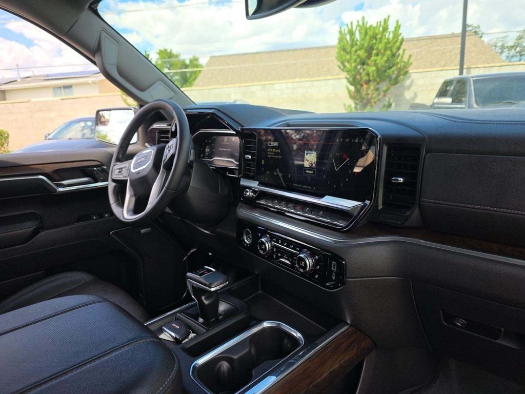 Used 2023 White GMC SLT image 5