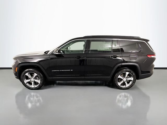 New 2025 Diamond Black Crystal Pearl-Coat Exterior Paint Jeep Limited image 4