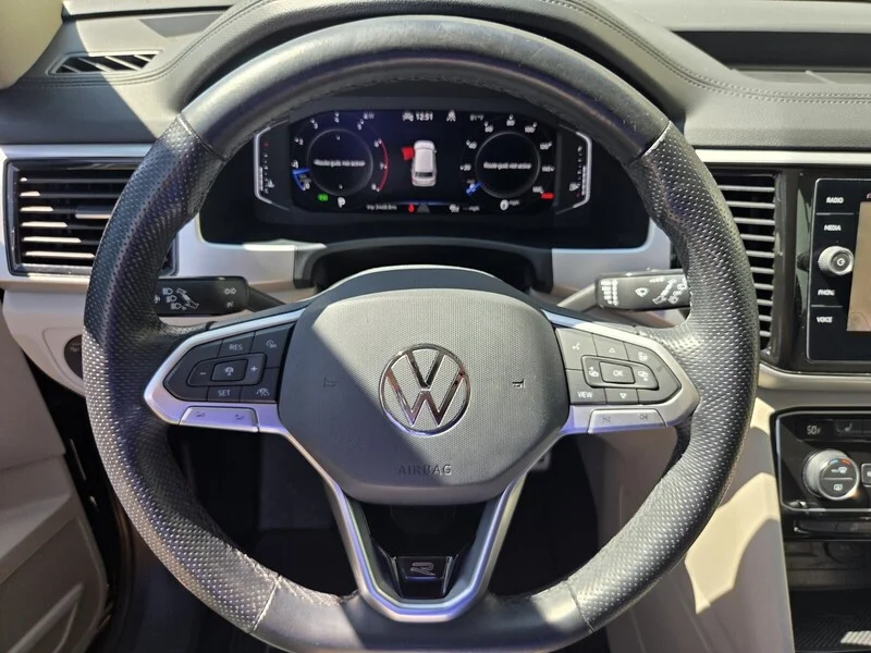 Used 2022 Deep Black Pearl Volkswagen 3.6L V6 SEL R-LINE 4MOTION image 41