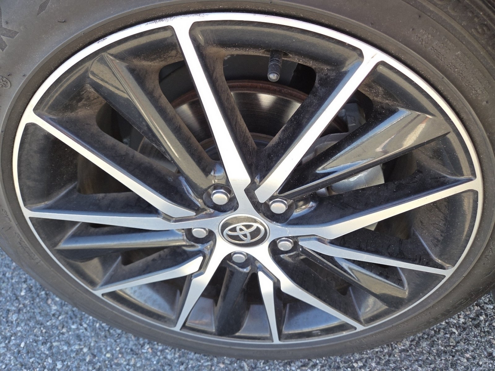 2023 Toyota Camry SE - Photo 11