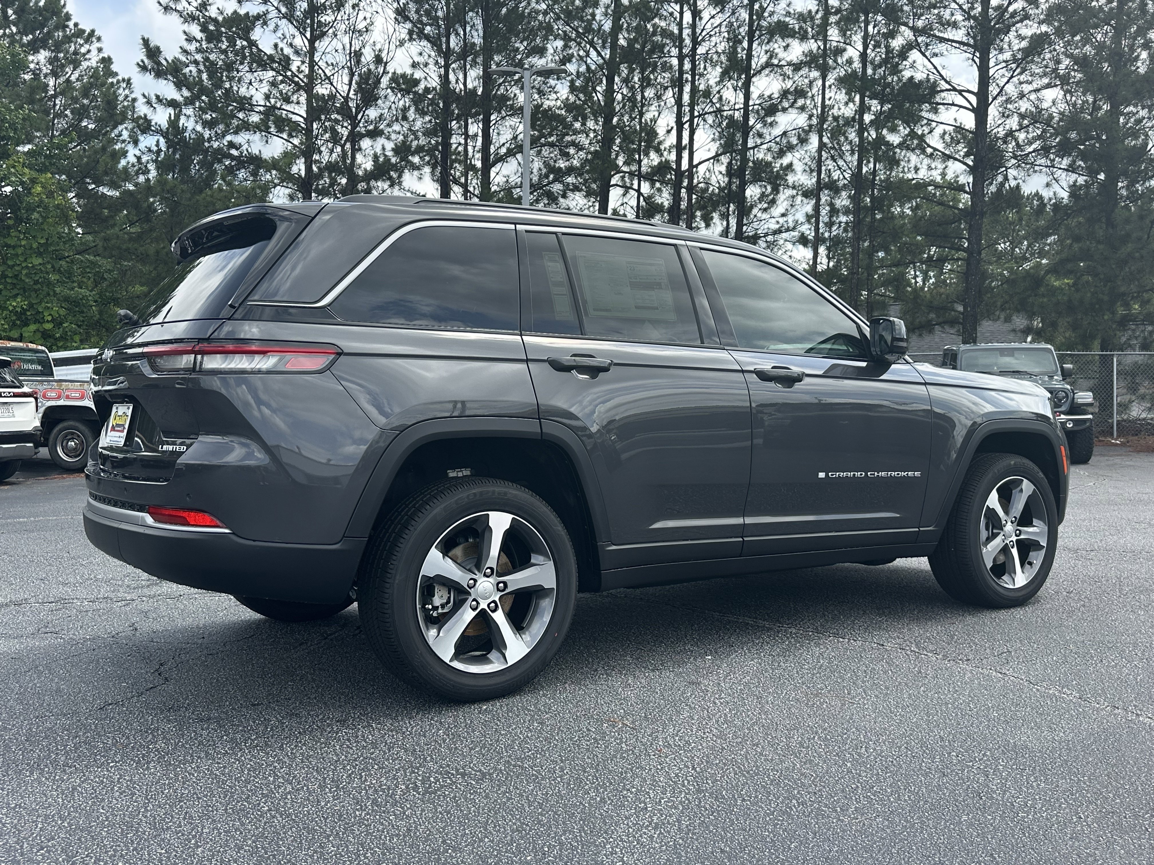 New 2026 Baltic Gray Metallic Clear-Coat Exterior Paint Jeep Limited image 8