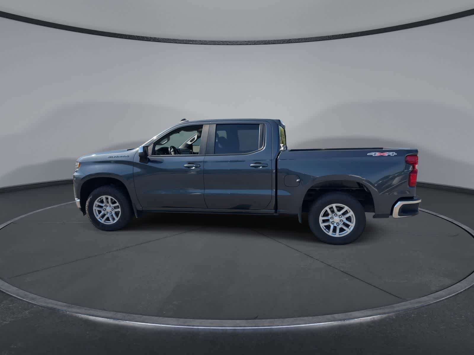 Used 2022 Shadow Gray Metallic Chevrolet LT image 5