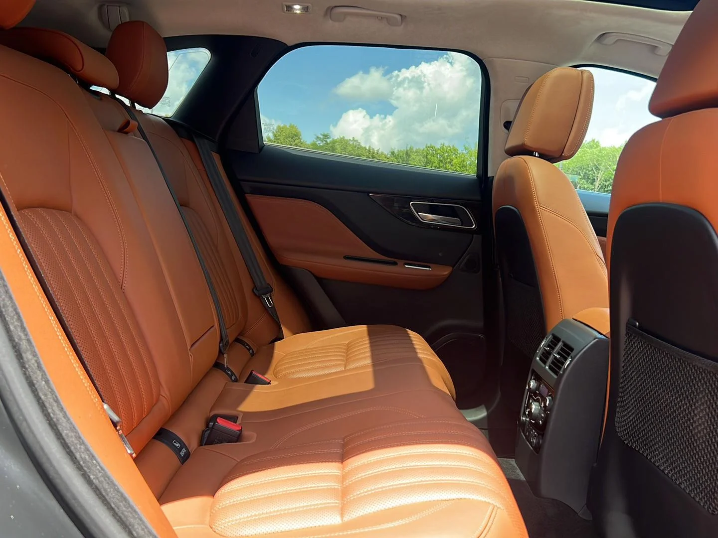 Used 2018 Yulong White Metallic Jaguar 30t Portfolio image 28