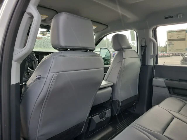 New 2026 Oxford White Ford XL image 13