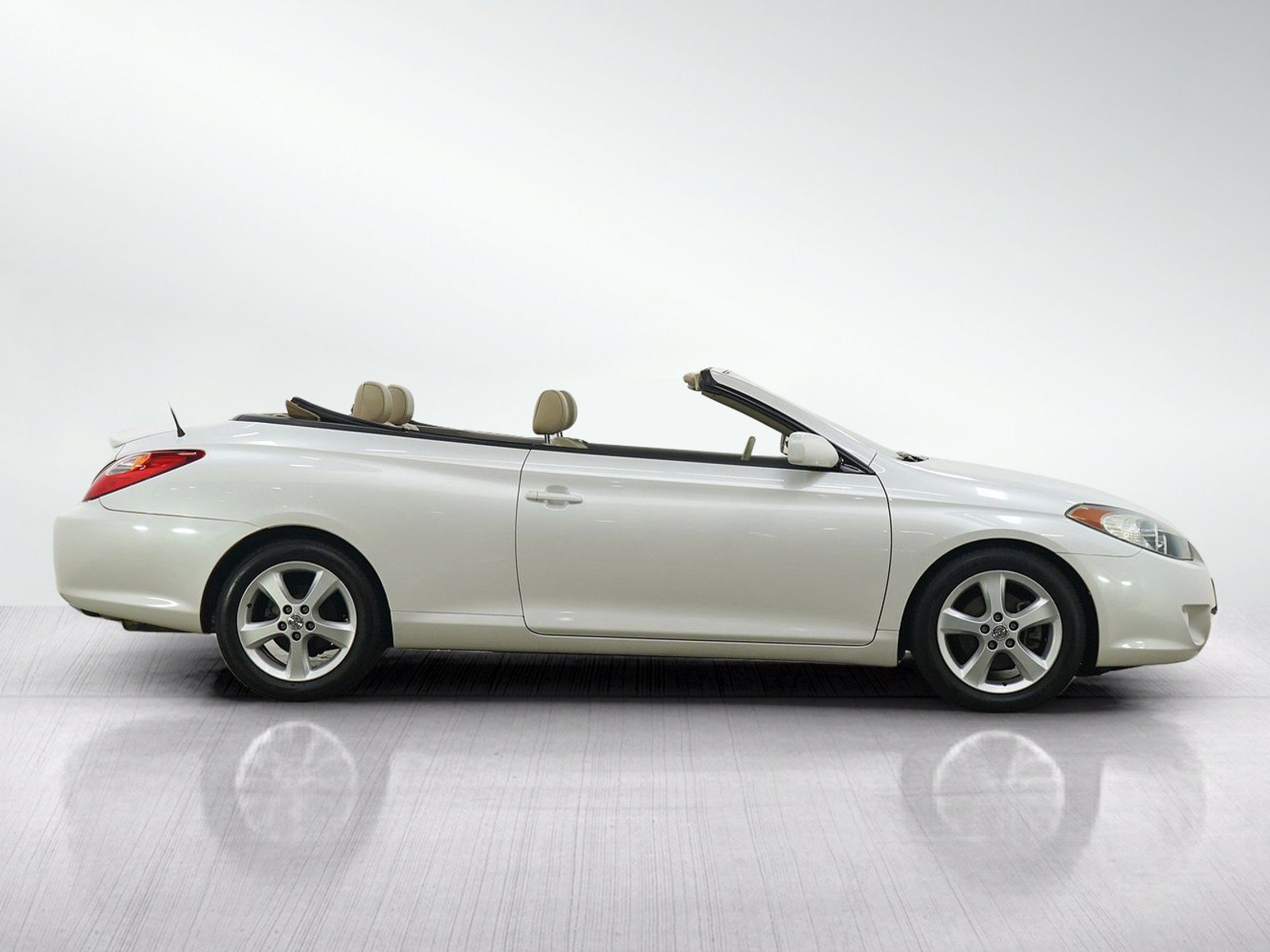 Used 2006 White Toyota SE image 7