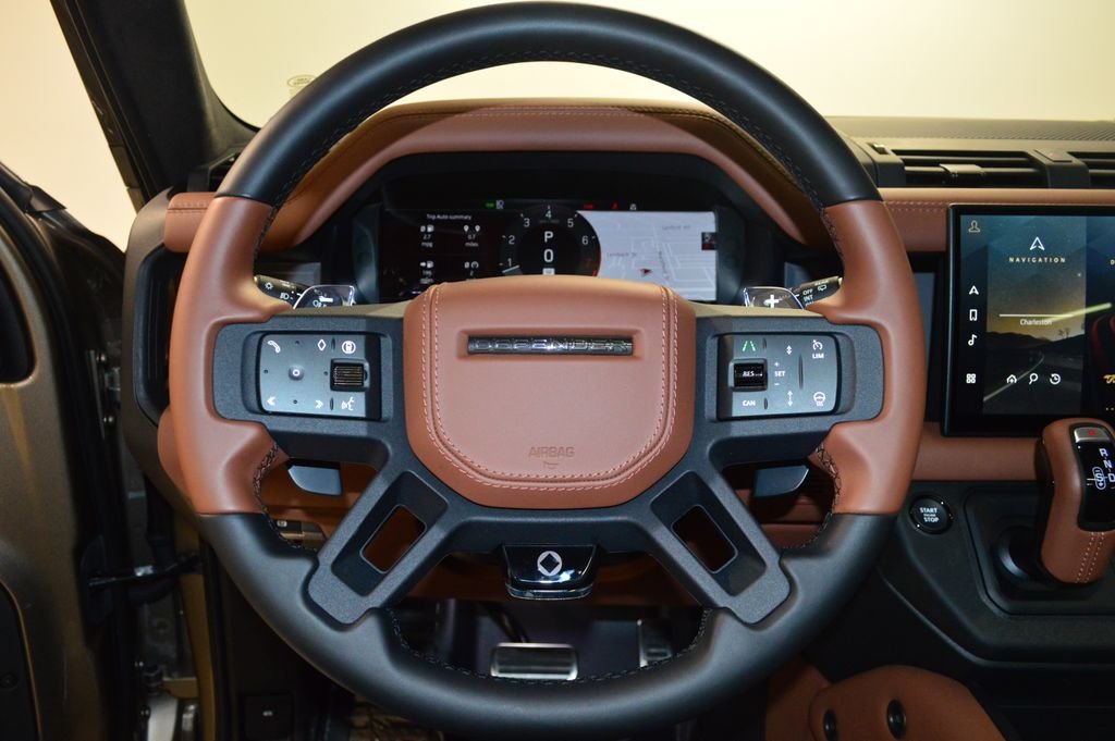 Used 2025 Gold Land Rover V8 image 20