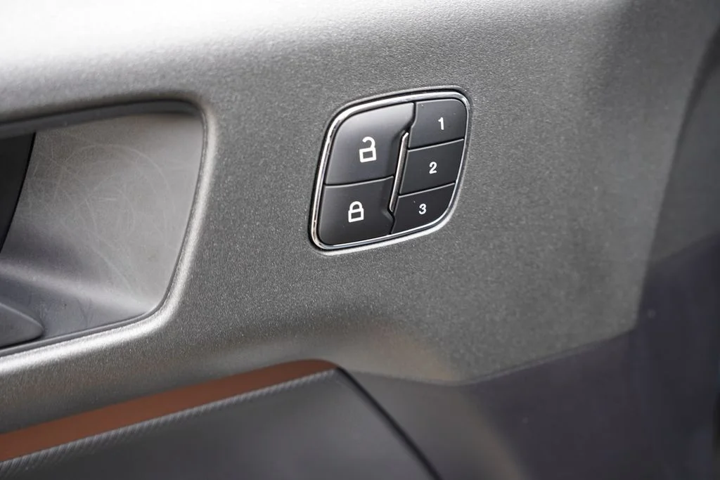 Used 2025 Azure Gray Metallic Ford Outer Banks image 21