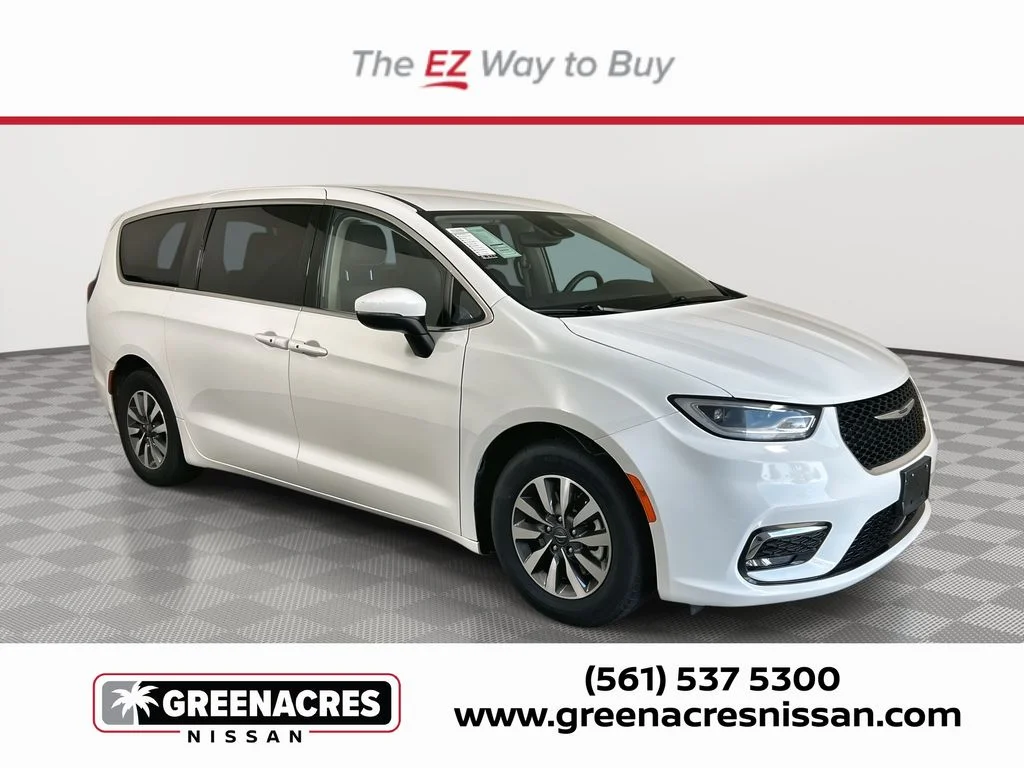 Used 2023 White Chrysler Touring L image 1