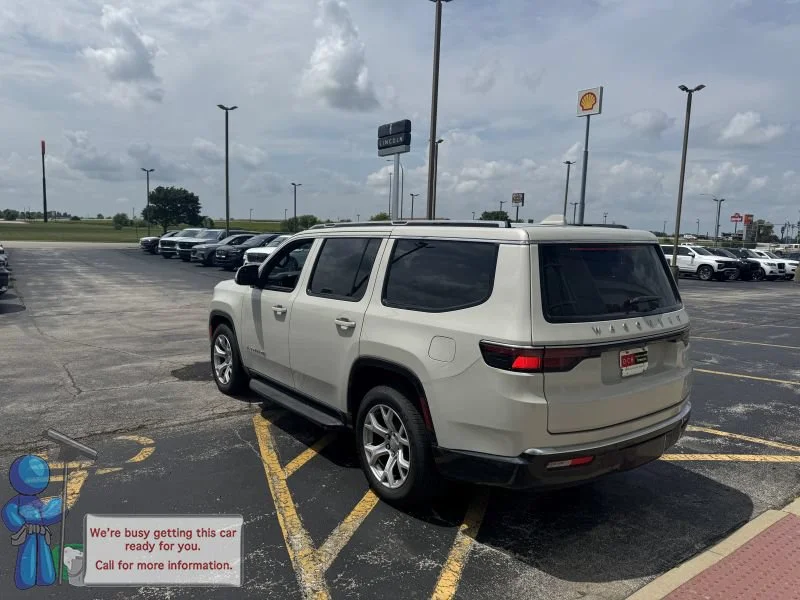 Used 2022 Luxury White Pearlcoat Jeep Series II image 3
