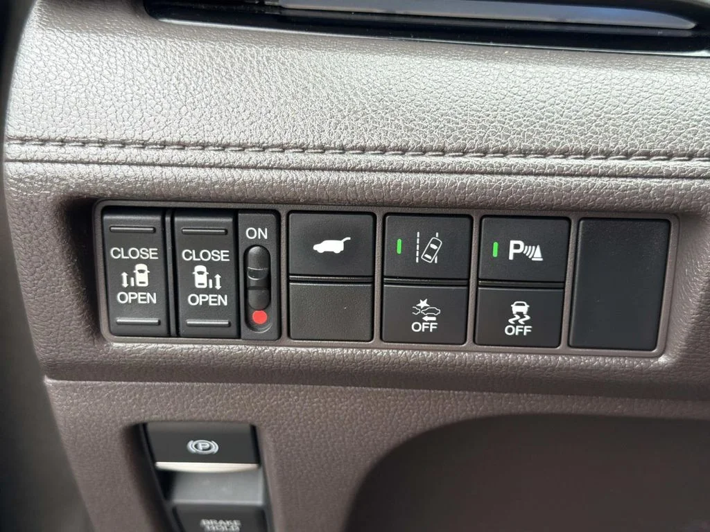 Used 2019 Pacific Pewter Metallic Honda Elite image 19