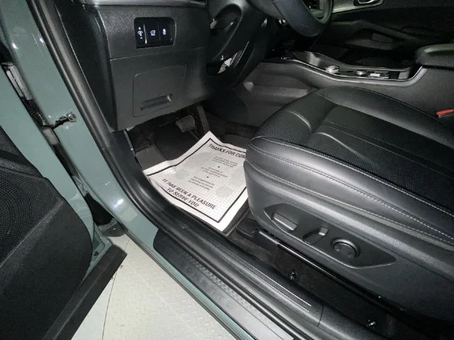 Used 2025 Green Kia EX image 12