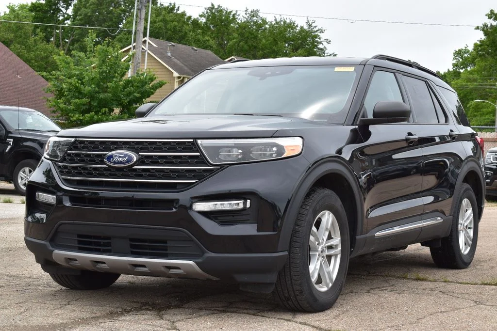 2023 Ford Explorer XLT 4WD's photo