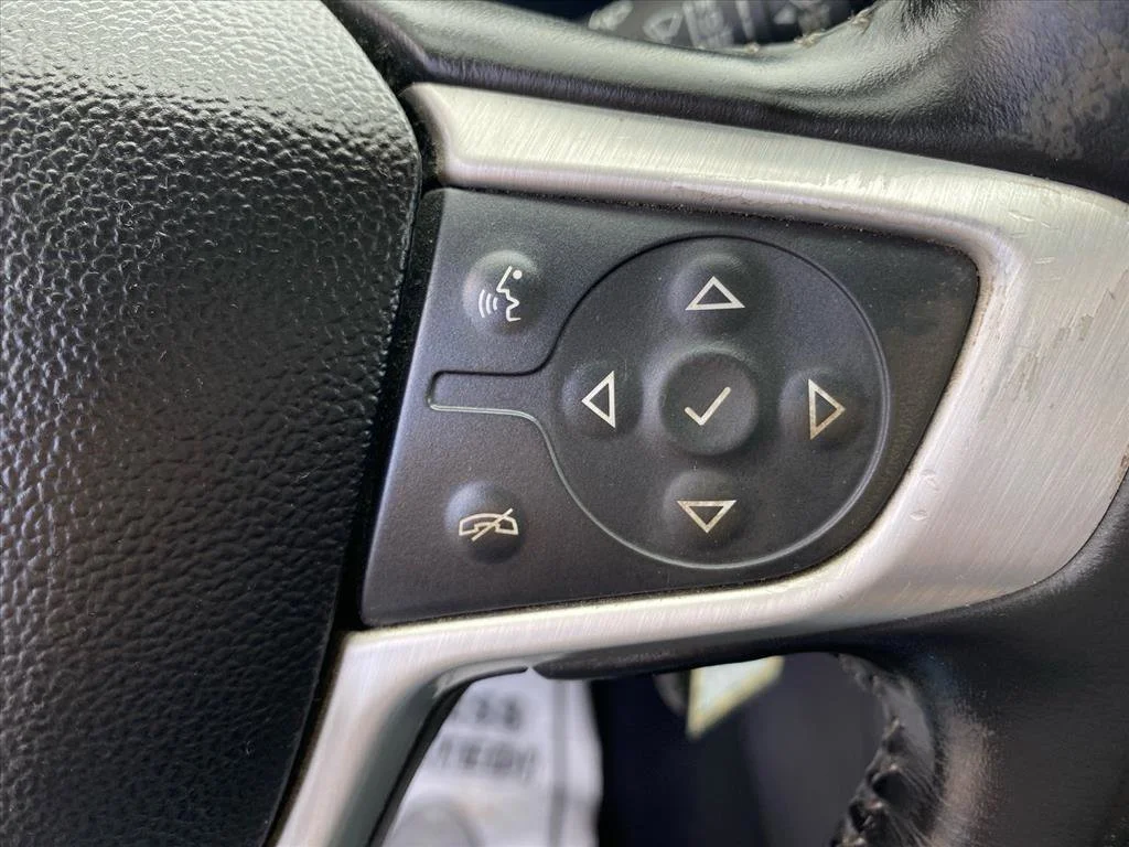 Used 2019 Summit White GMC 4WD SLE image 17