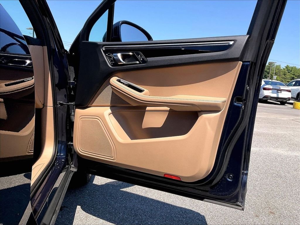 Used 2023 Night Blue Metallic Porsche Base image 11