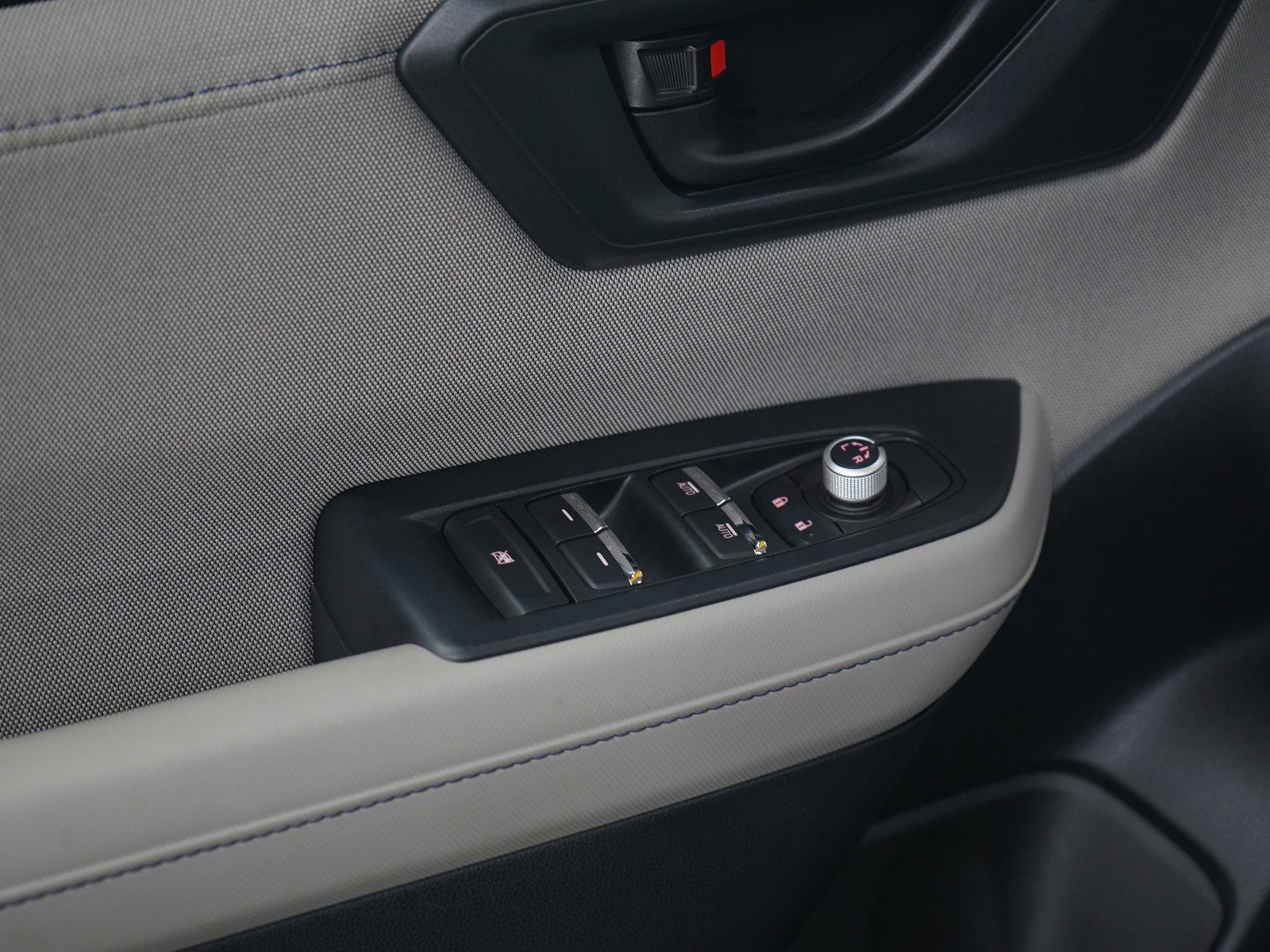 Used 2025 Gray Metallic Subaru Premium image 22
