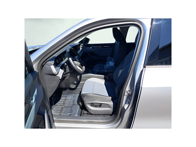 2025 Volkswagen Tiguan SE - Photo 11