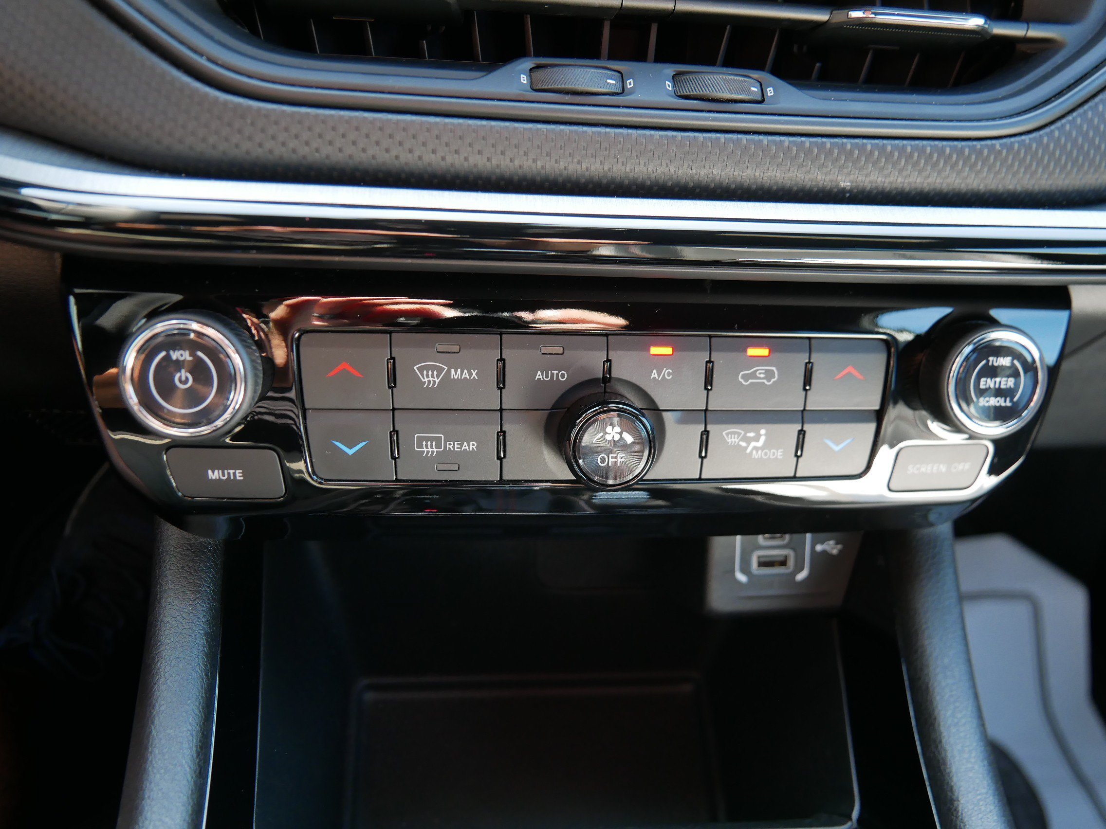Used 2025 Bright White Clearcoat Jeep Trailhawk image 23
