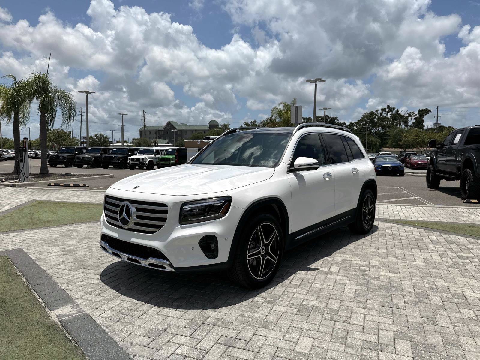 New 2026 Polar White Mercedes-Benz 250 SUV image 2