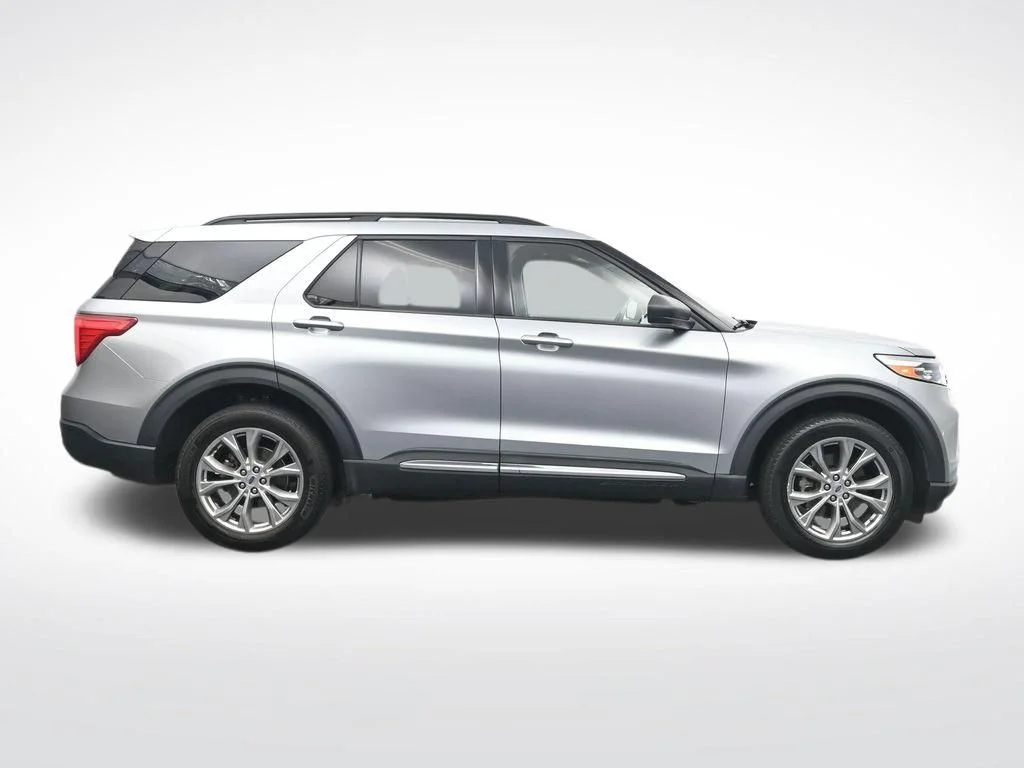 Certified Used 2023 Silver Metallic Ford XLT image 4