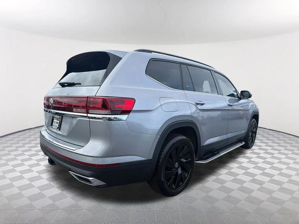 Used 2024  Volkswagen 2.0T SE w/Technology image 5