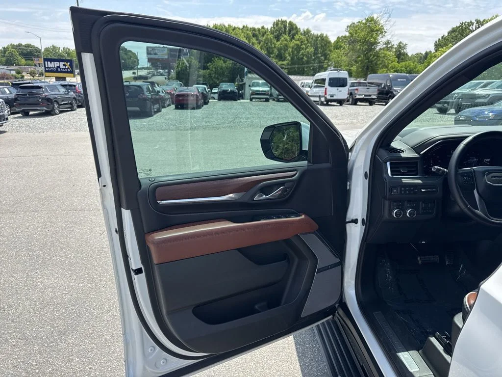 Used 2024 White GMC Denali Ultimate image 31
