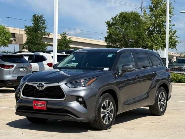 Used 2025 Gray Toyota XLE image 6
