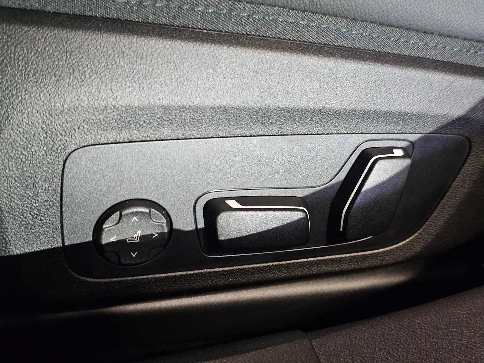 New 2026 Dravit Grey Metallic BMW 330i NA xDrive image 22