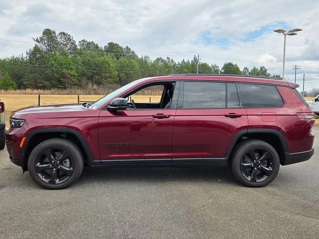 New 2024 Velvet Red Pearl-Coat Exterior Paint Jeep Altitude X image 5