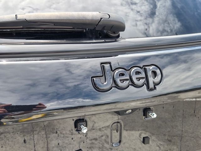 Certified Used 2022 Black Jeep Latitude image 10