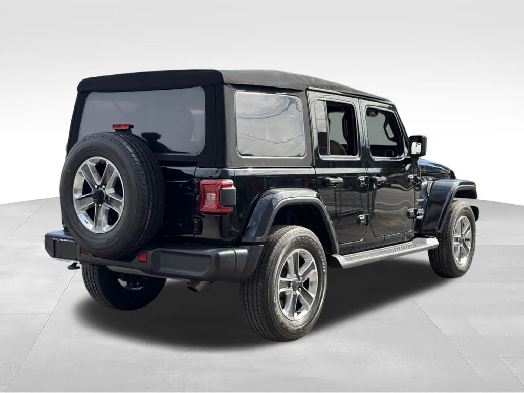 Used 2022 Black Jeep Unlimited Sahara image 8