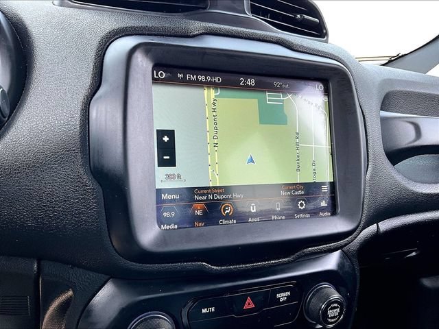 Used 2020 Alpine White Clea Jeep Altitude image 19