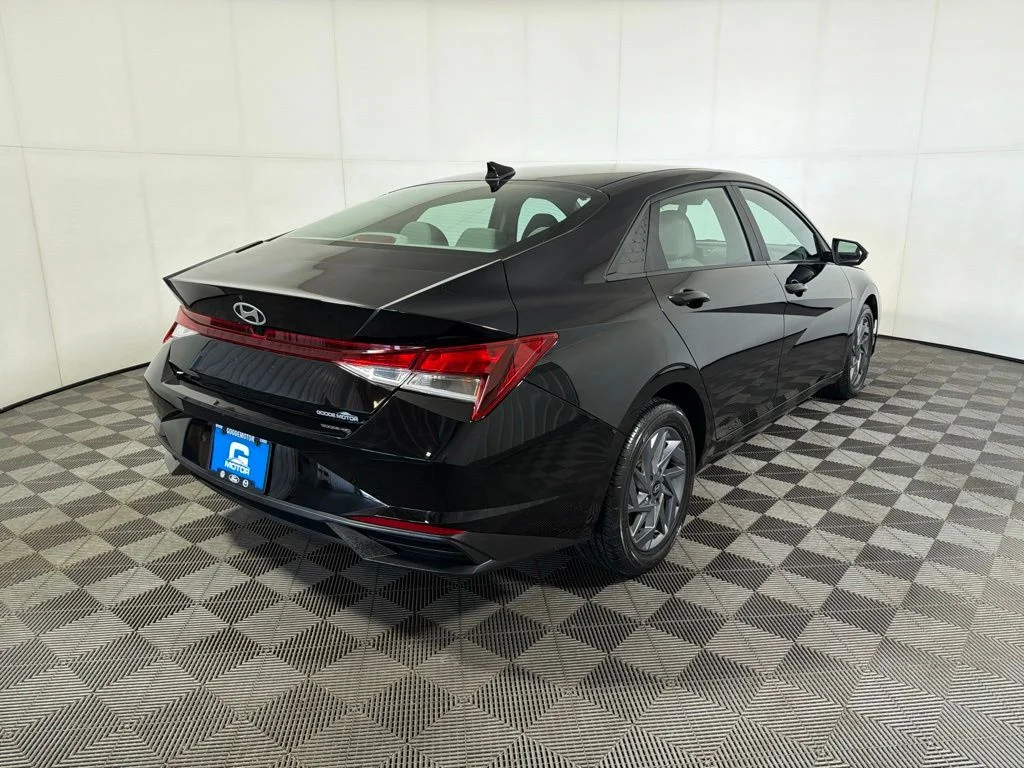 Used 2024 Abyss Black Hyundai SEL image 7