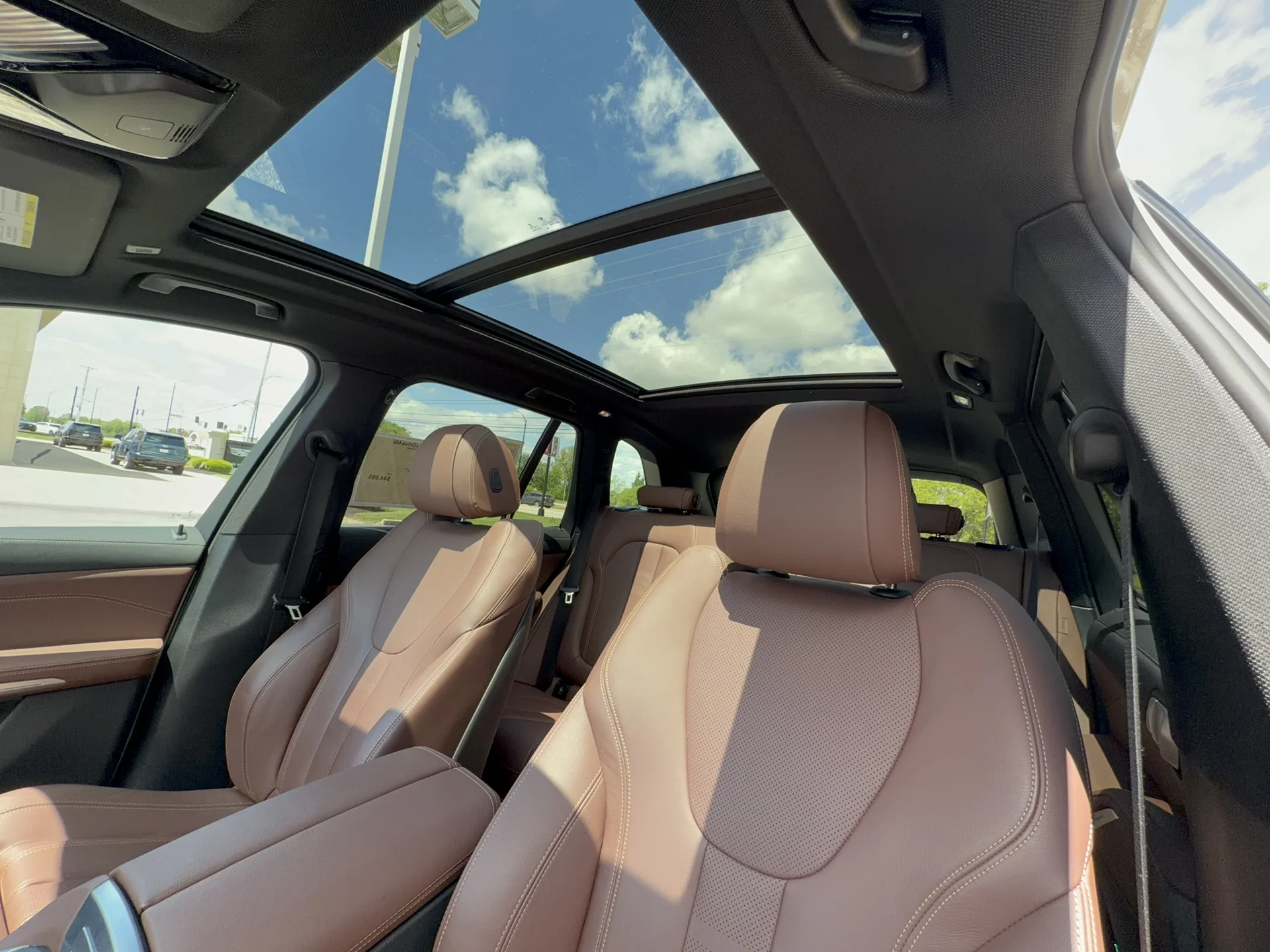 Used 2022 Mineral White Metallic BMW xDrive40i image 23
