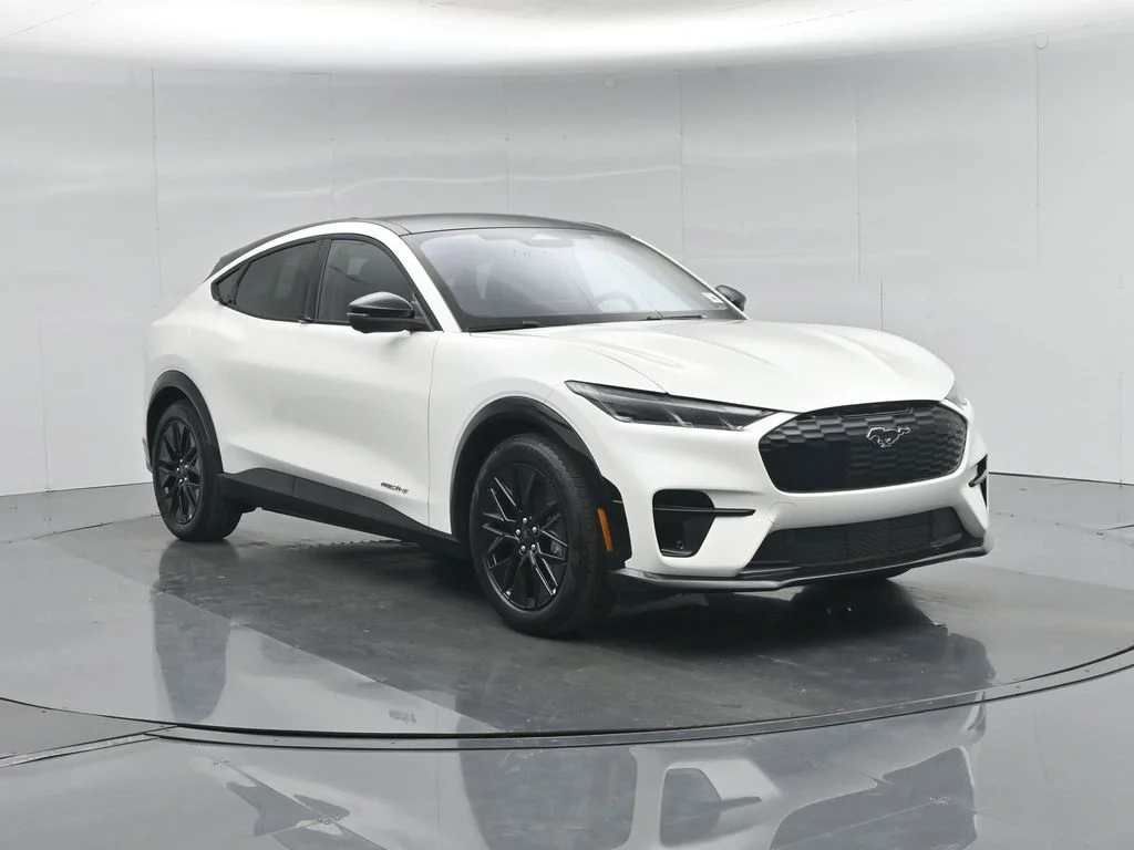 New 2026 Star White Metallic Tri-coat Ford Premium image 55