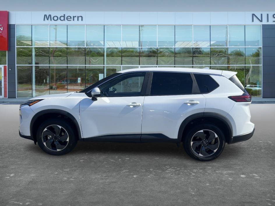 Used 2025 Everest White Pearl Nissan SV image 8