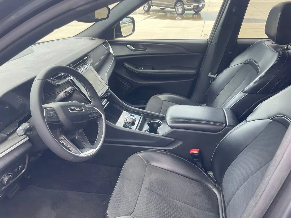 Used 2024 Gray Jeep Altitude X image 4